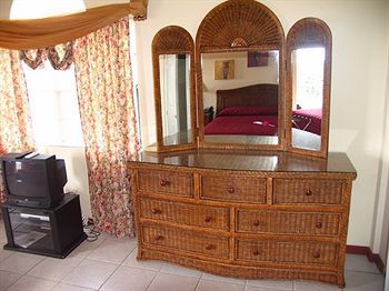 Laurena 2* Carriacou