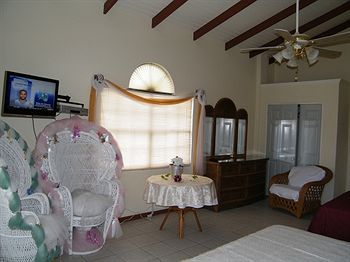 Laurena Hotel Carriacou