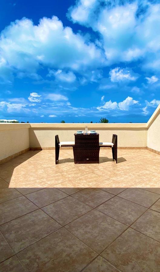 Aparthotel La Vista Azul - *
