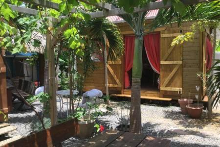 Aux Iles D'amour Bed & Breakfast *