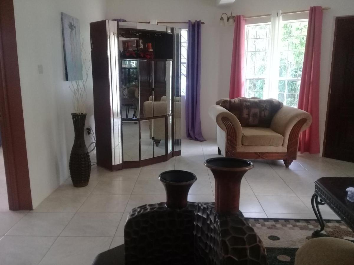 Royal Escape - 1 * Anse La Raye
