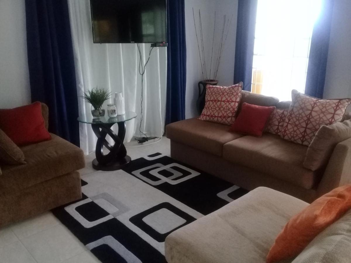 Royal Escape - 1 * Anse La Raye