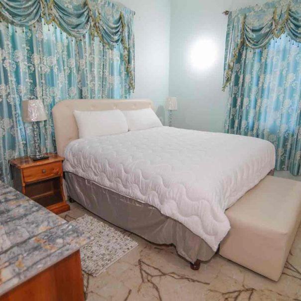 Dela De-rose Jamaica Guest house
