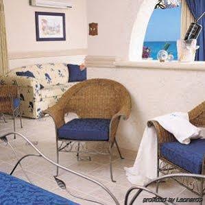 Little Arches Boutique - Adults Only 4*