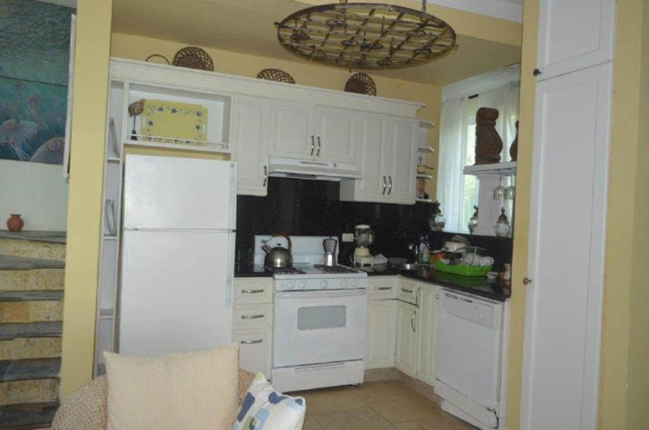 The Victorian Luxury Q-3a Apartment *