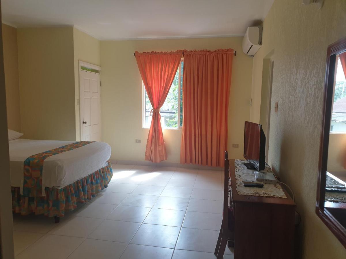 Palm Bay & Restaurant Guest house *