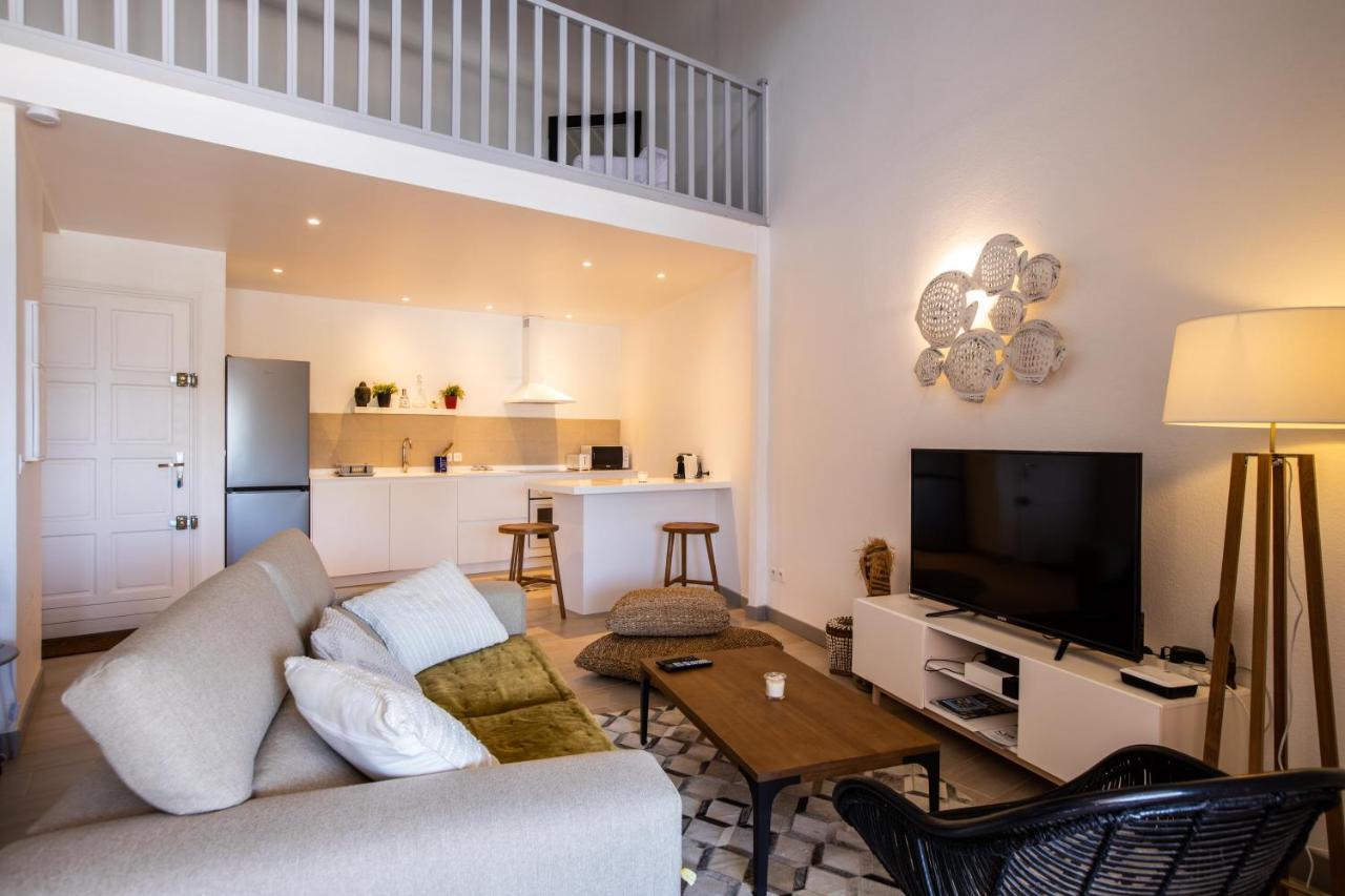Apartment Stunning New With View Of Orient Bay