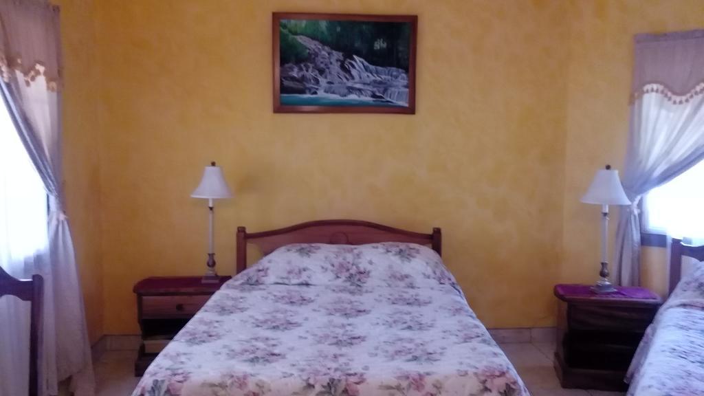 Mariposa Hide-away