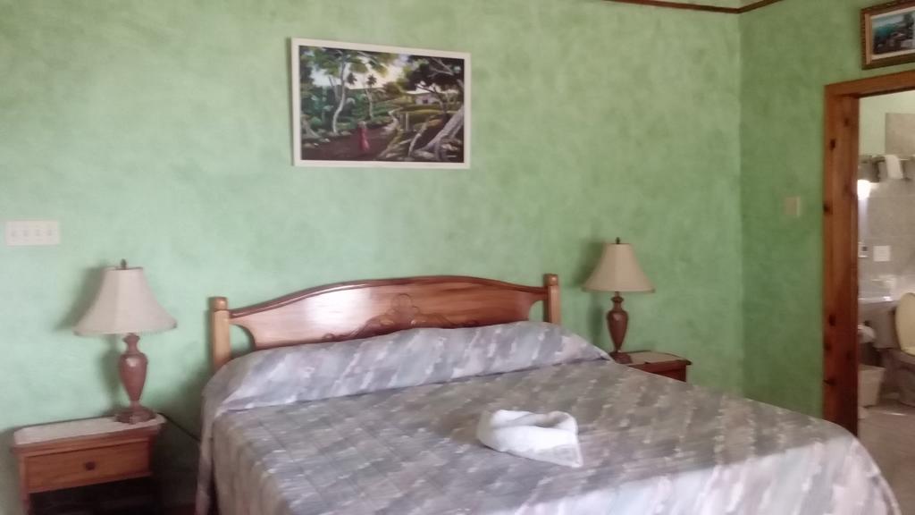 Mariposa Hide-away Hotel
