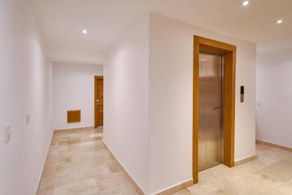 Escape Apartments, Balcony, Pool, Gym & In La Julia