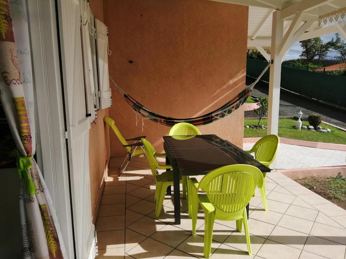 Les Petites Fleurs De Poirier Casa de férias Bouillante