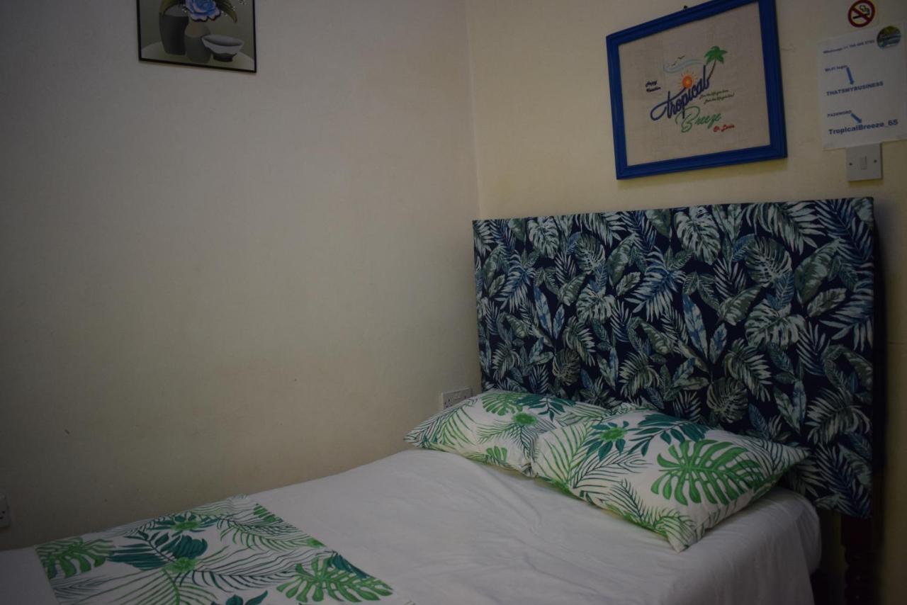 Tropical Breeze Vacation And Guest house 2*