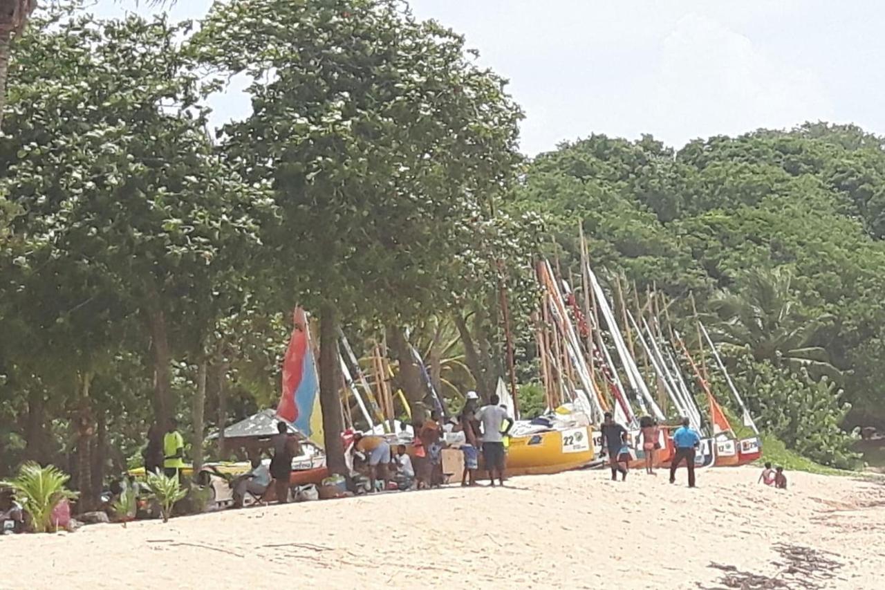 Sur Magnifique Plage-le Nid D'amande Sainte-Rose