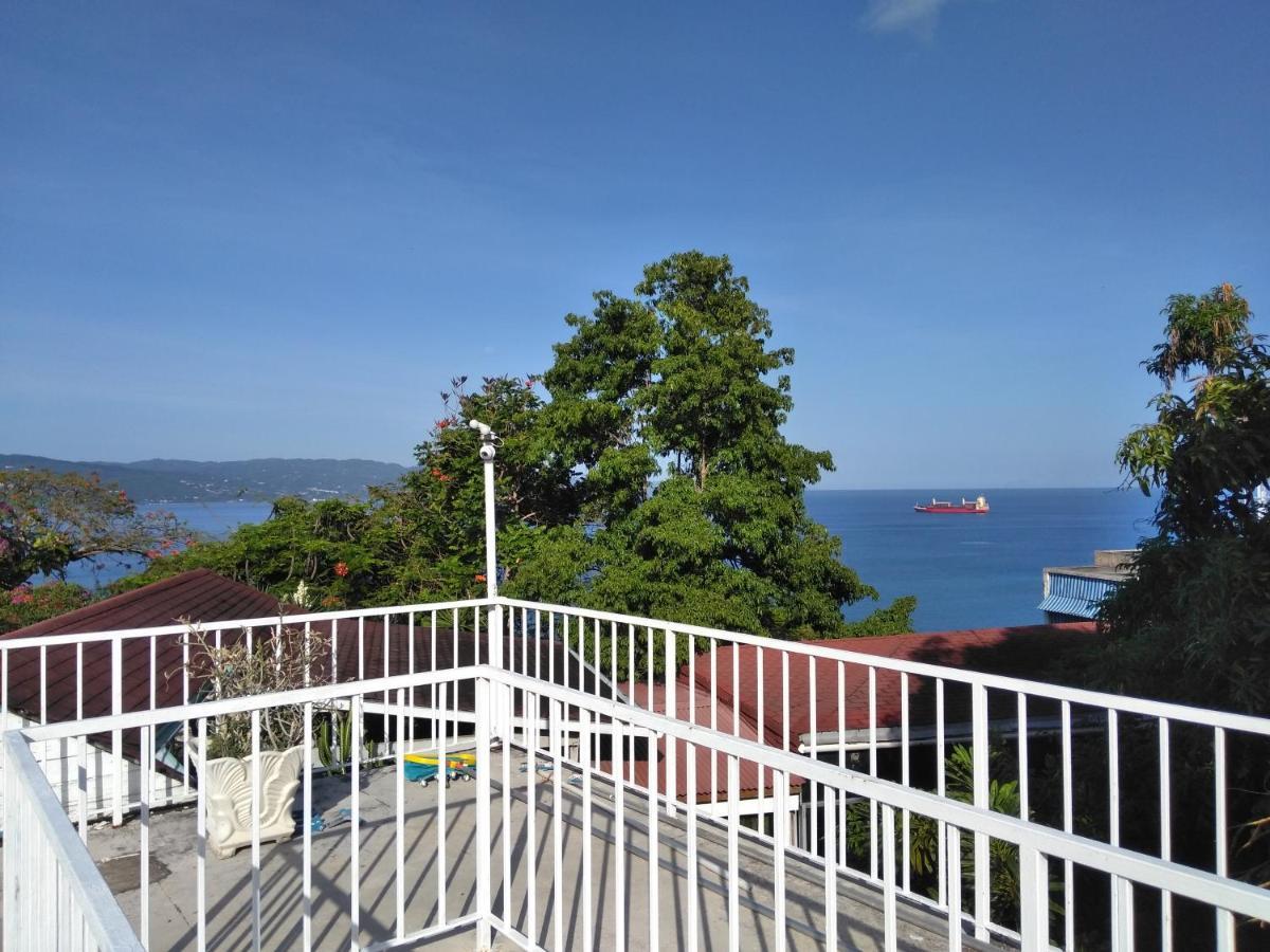 Irresistible View-mobay Club 1408