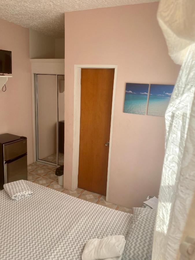 Beverley's Guest House, *
