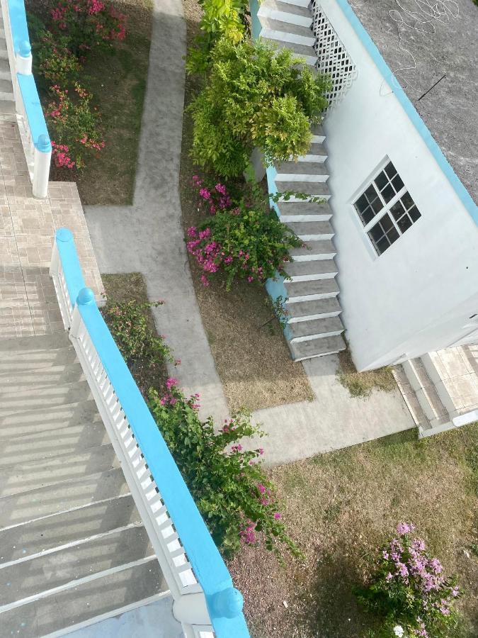 Beverley's Guest House, *