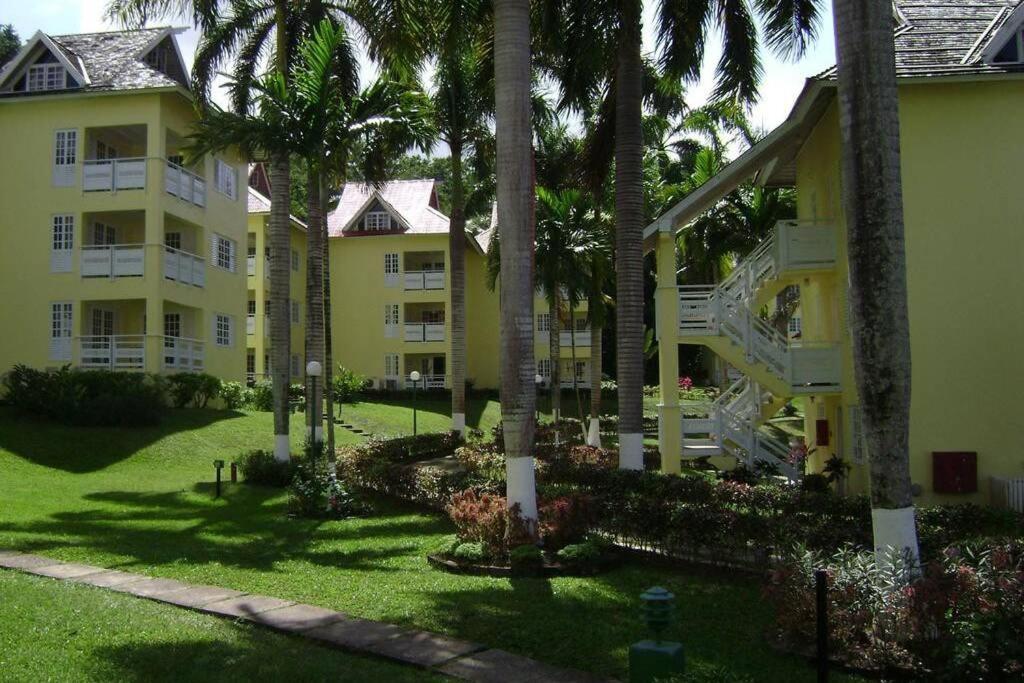 1 Bedroom Penthouse 63 At Mystic Ridge Apartamento Ocho Rios