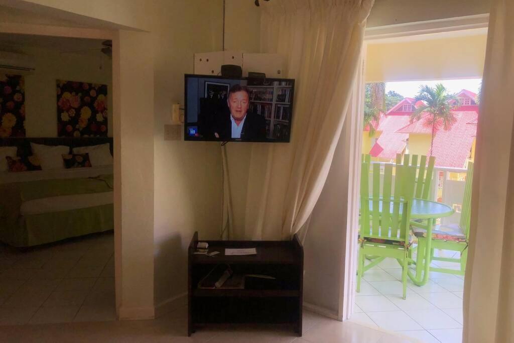 1 Bedroom Penthouse 63 At Mystic Ridge Apartamento Ocho Rios