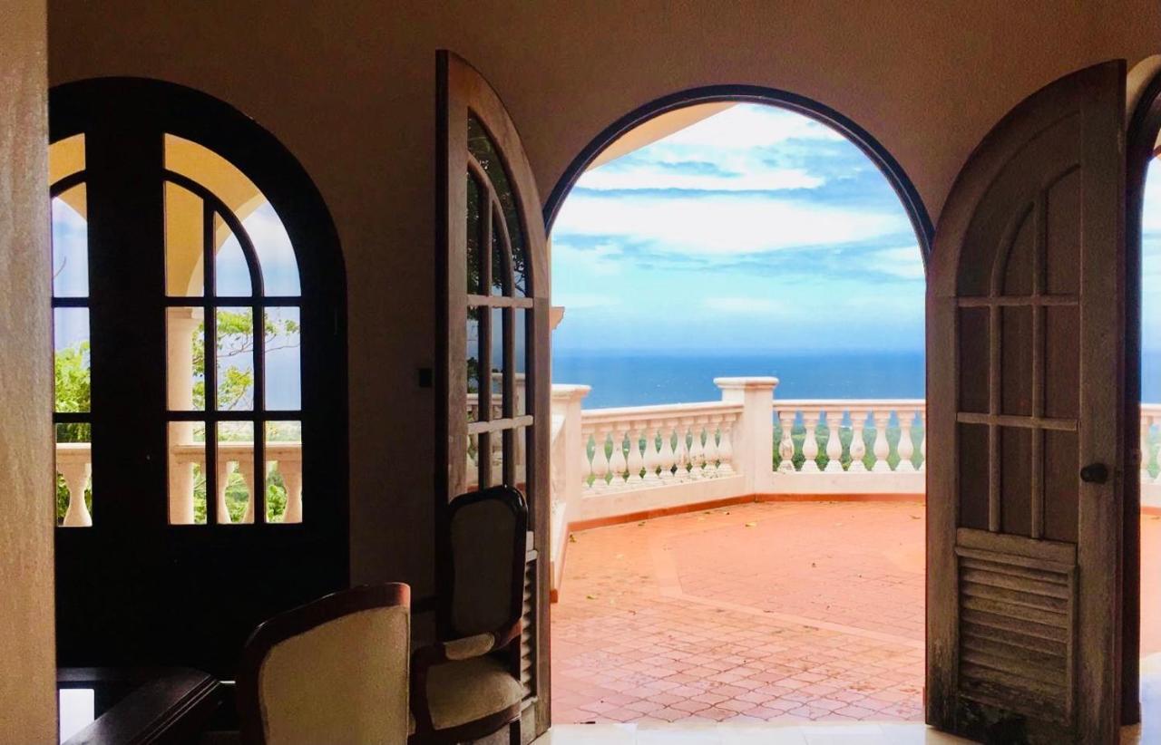 El Castillo Tropical Cabrera