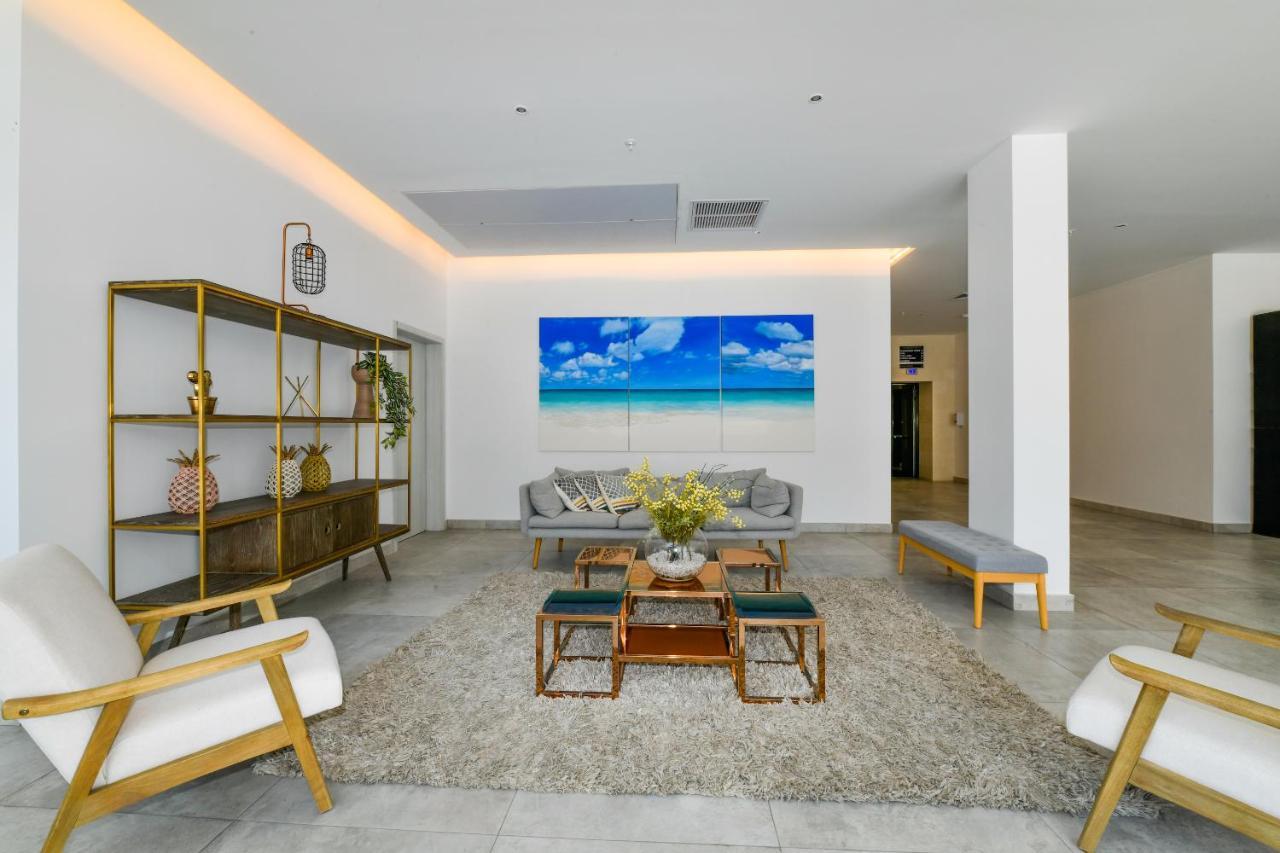Stylish Luxury Condo, Location, Ocean View, Pool Apartment *