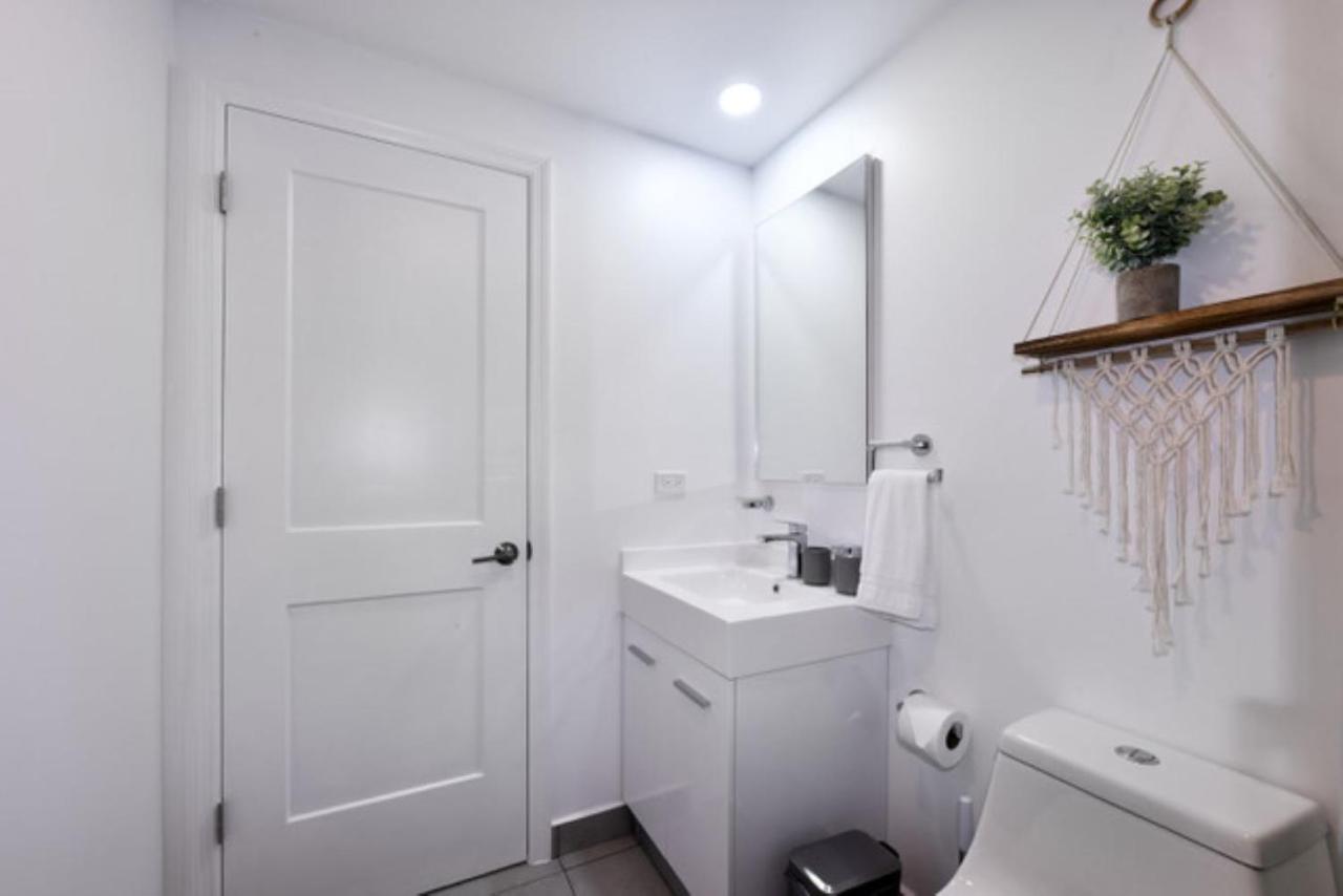 Stylish Luxury Condo, Location, Ocean View, Pool, Gym * Oranjestad