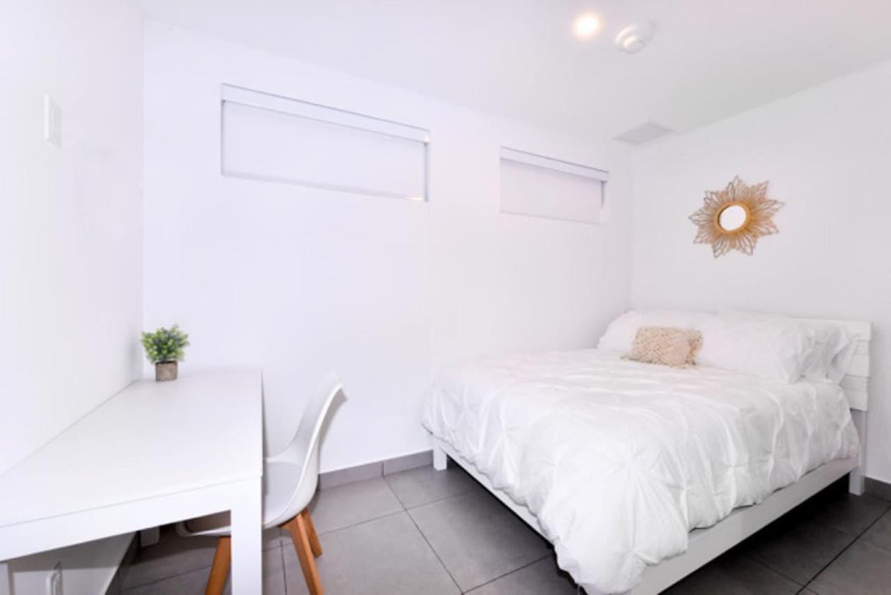Stylish Luxury Condo, Location, Ocean View, Pool, Gym * Oranjestad