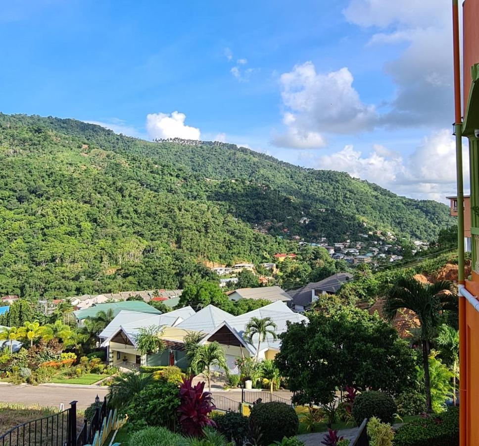 Mountain Palace Bed & Breakfast *