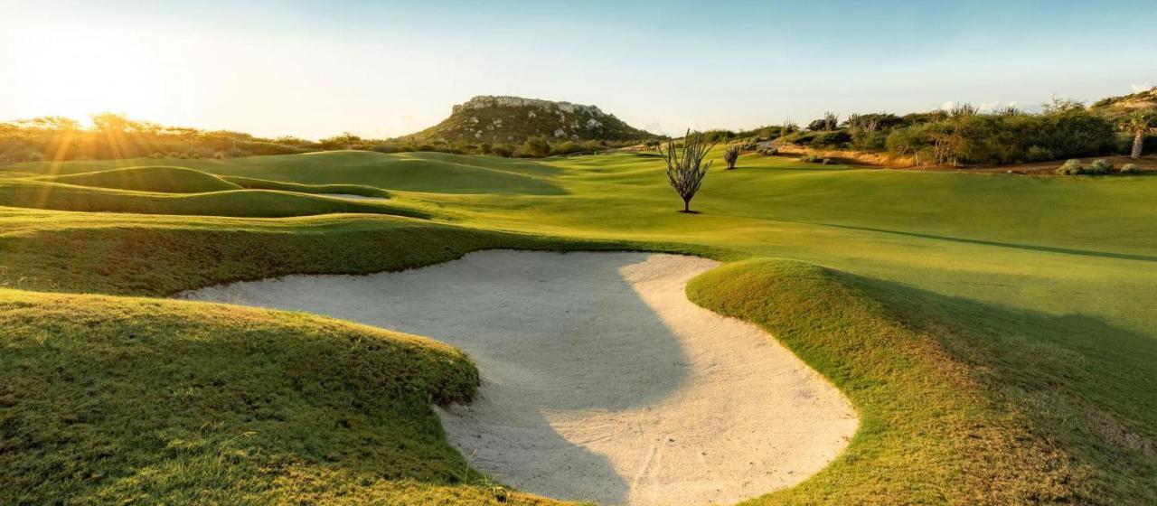 25 3-min Beach-pool-golf * Blue Bay