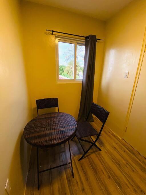 Apartment Spacious Minutes From The