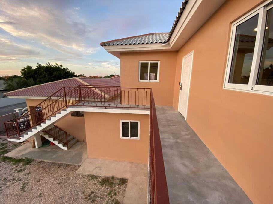 Apartment Spacious Minutes From The Jan Thiel