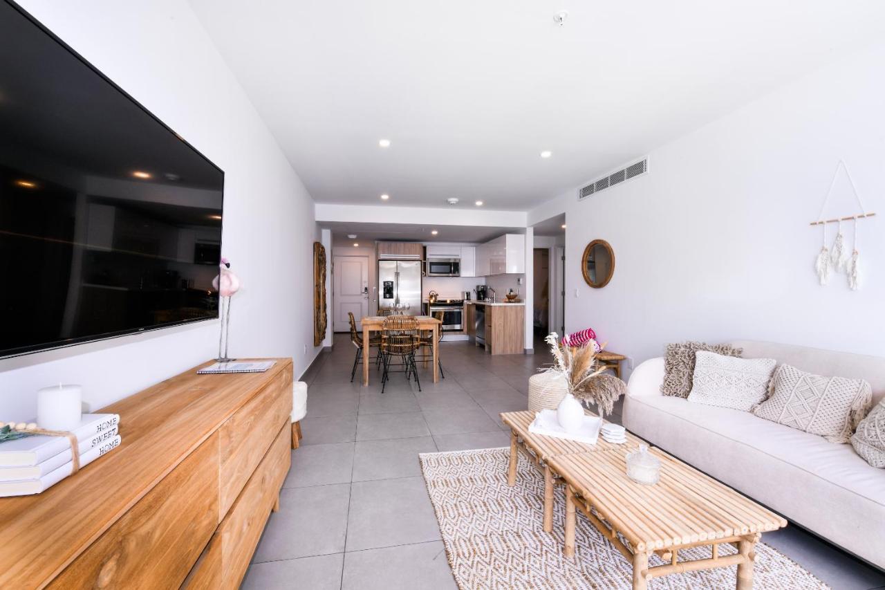 Apartment Stylish Luxury Condo, Location, Ocean View, Pool Oranjestad