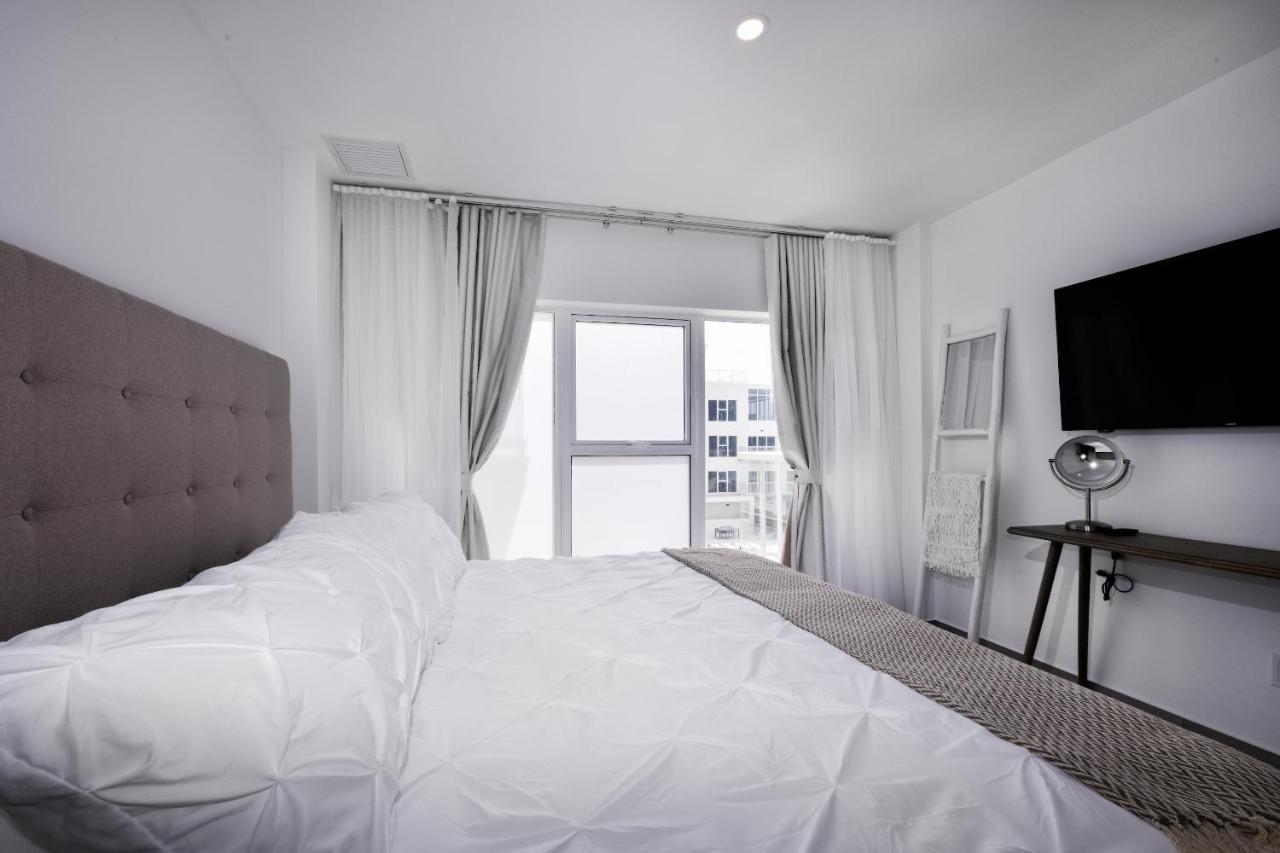 Stylish Luxury Condo, Location, Ocean View, Pool Apartment