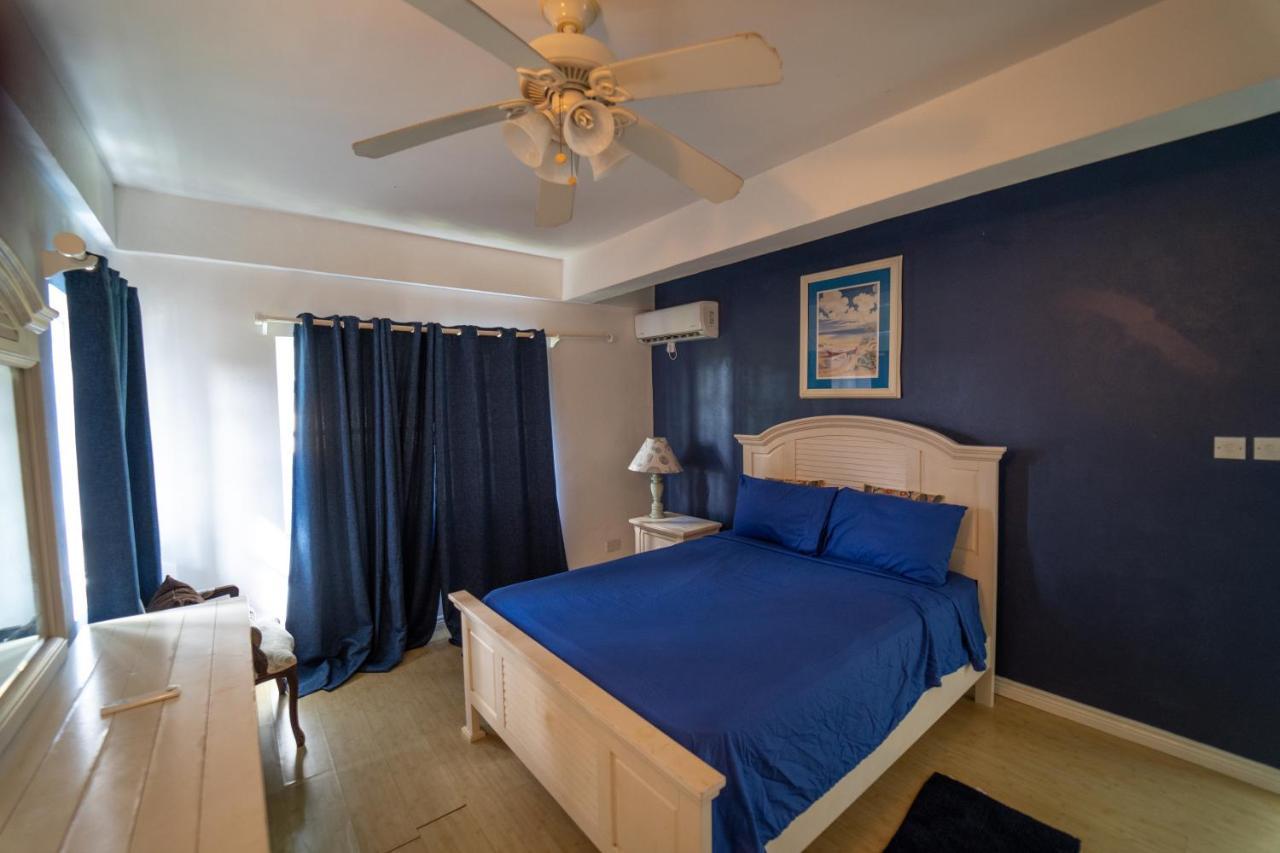 Thompson * Gros Islet