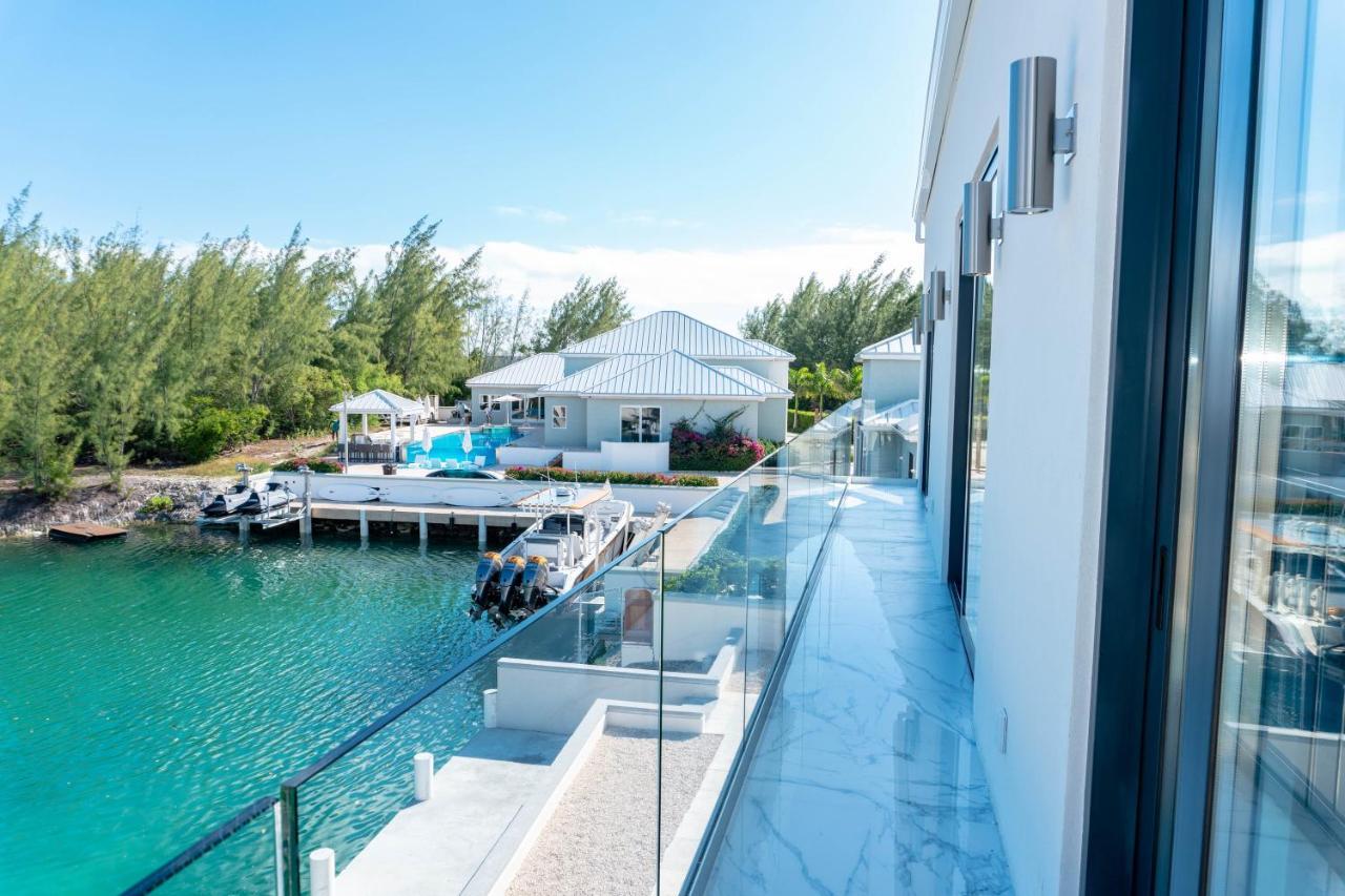 Aqua Divina Resort Long Bay