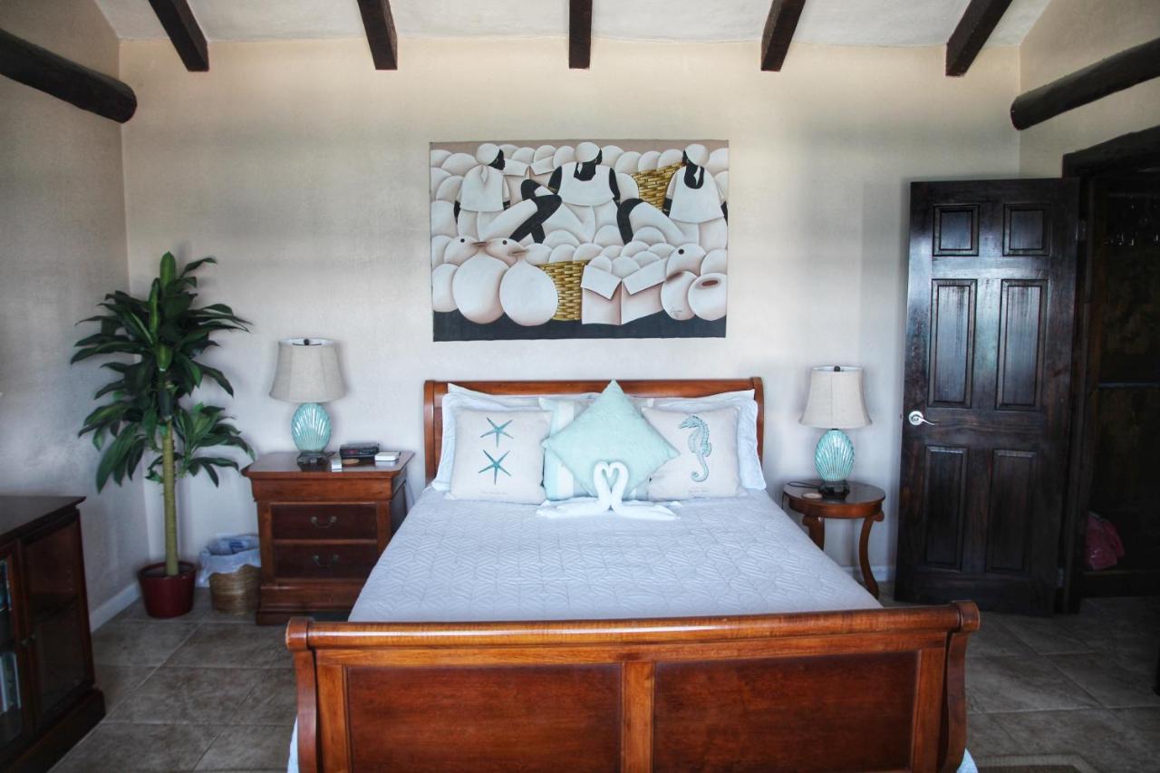 Water's Edge - Oceanfront With Private Pool Holiday home *