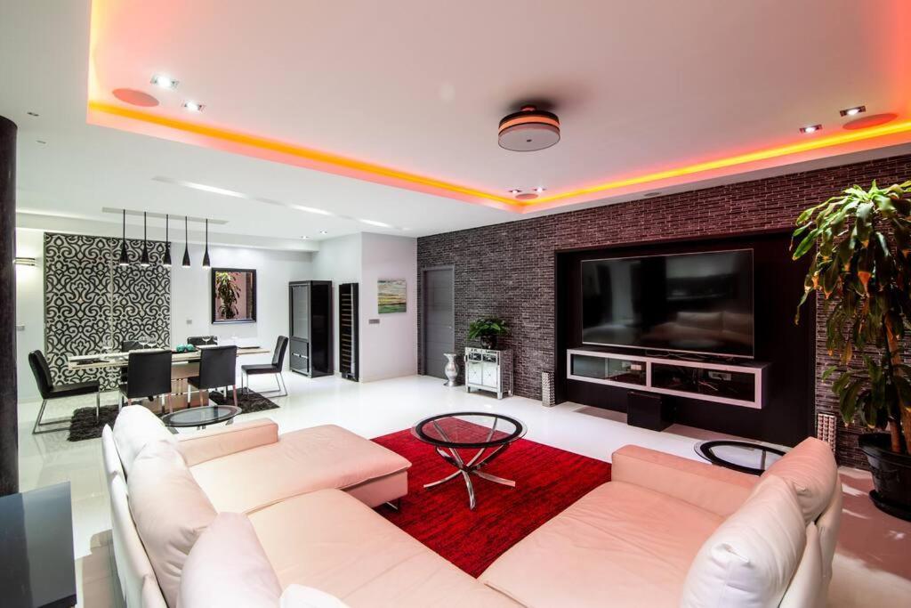 Skyline Luxury 5 Star Apartamento