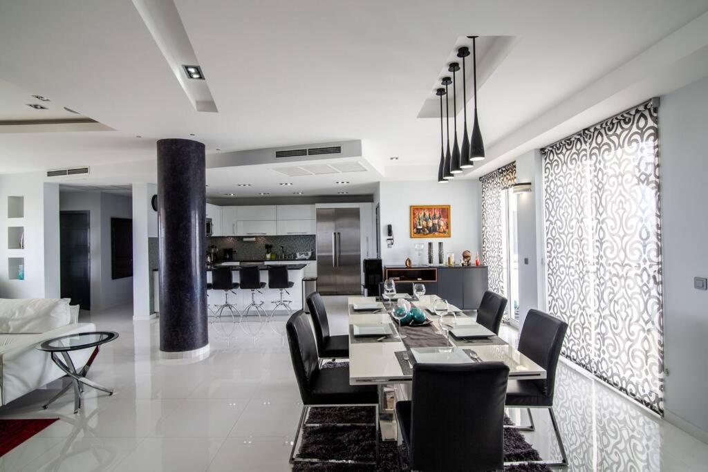 Skyline Luxury 5 Star * Maho