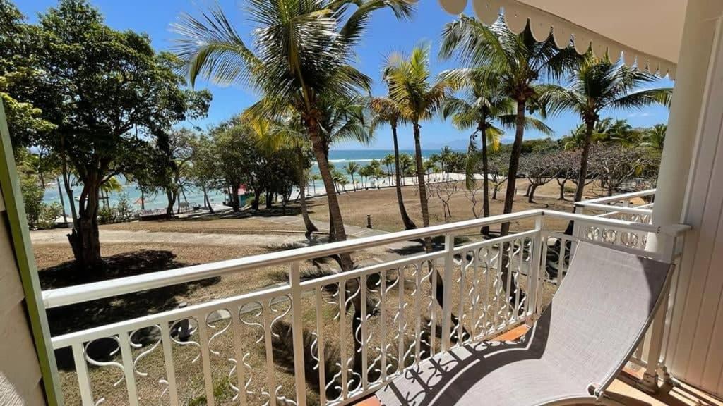 Martial Tropiques: Beachfront With Sea Views In Ste Anne *