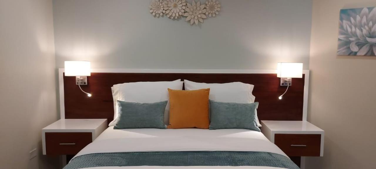 Almond Grove At Castle Aparthotel