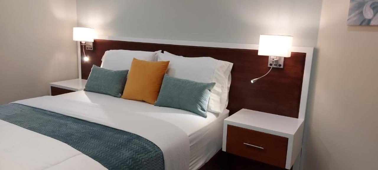 Almond Grove At Castle Aparthotel