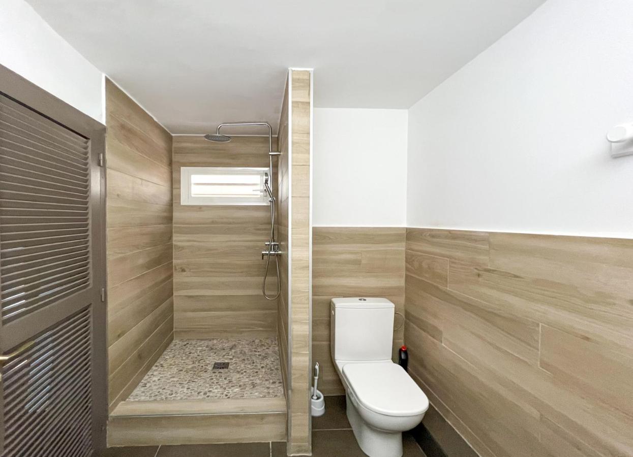 Front Line Unit 520 Ft2 - 48 M2, On Second Floor, Stunning Ocean View Cul de Sac