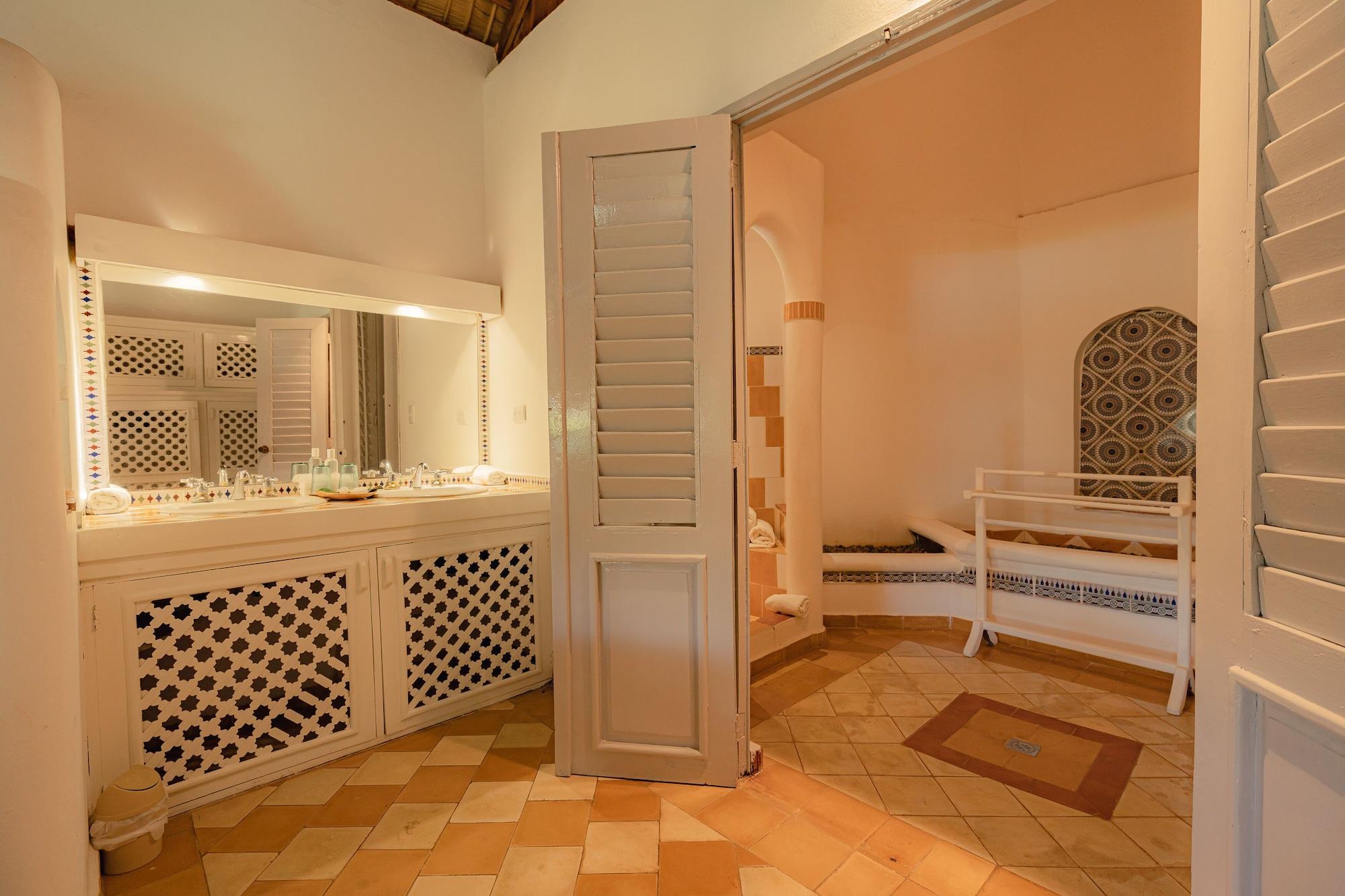 Hotel Costa Ballenas