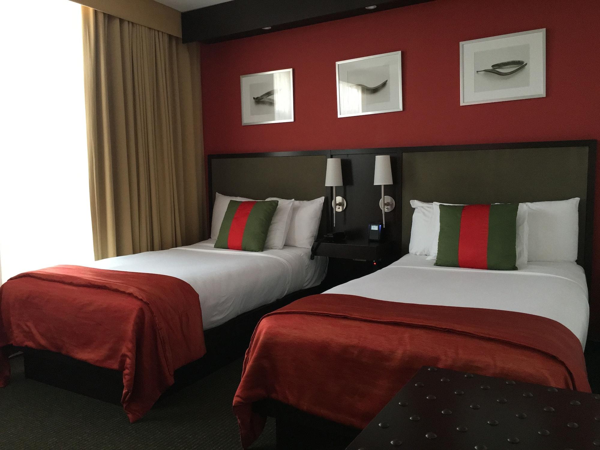 Hotel S
