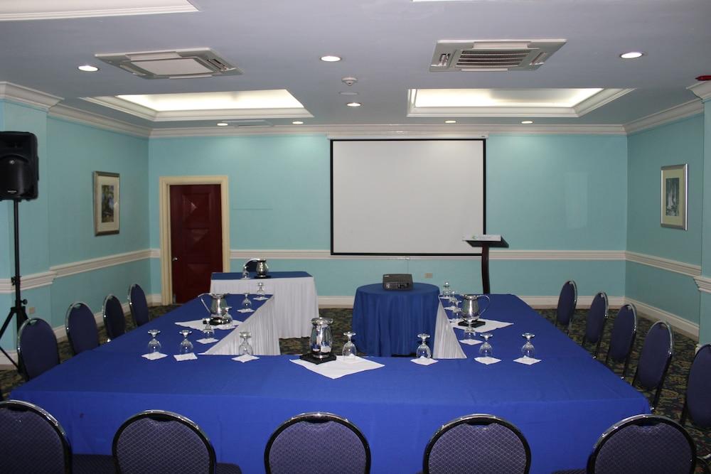 The Knutsford Court Hotel Kingston