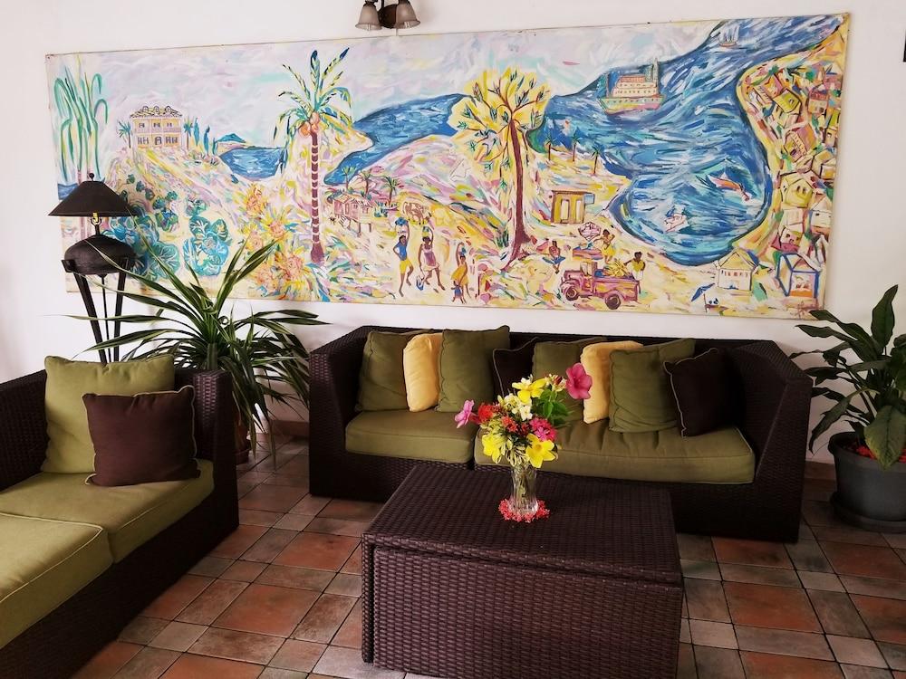Hotel Allamanda