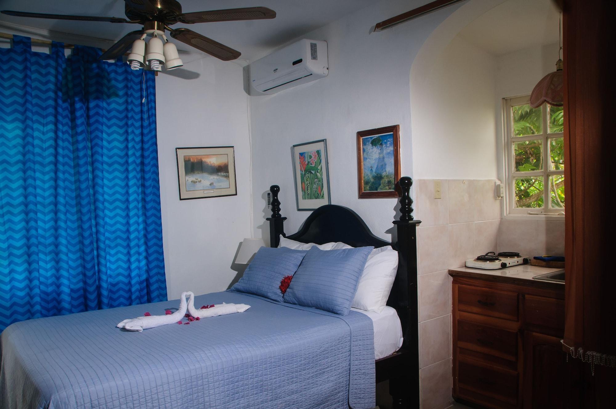 Hotel Firefly 4*