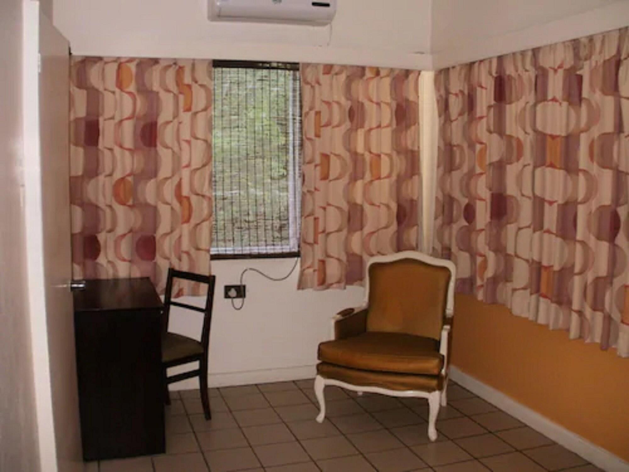 Hotel Pineapple Court