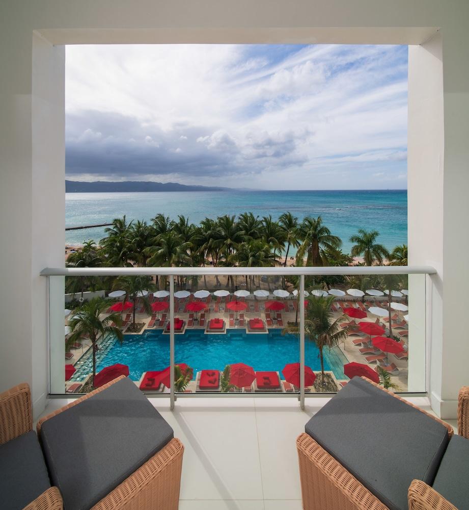 S - Luxury Boutique Hotel