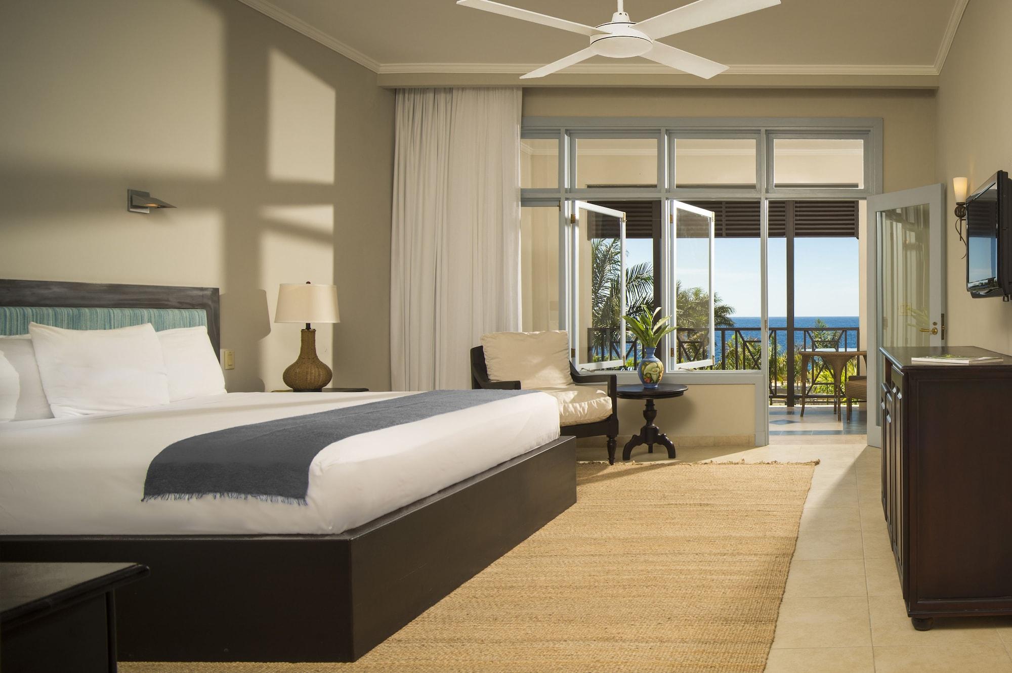 Hotel The Cliff 4*