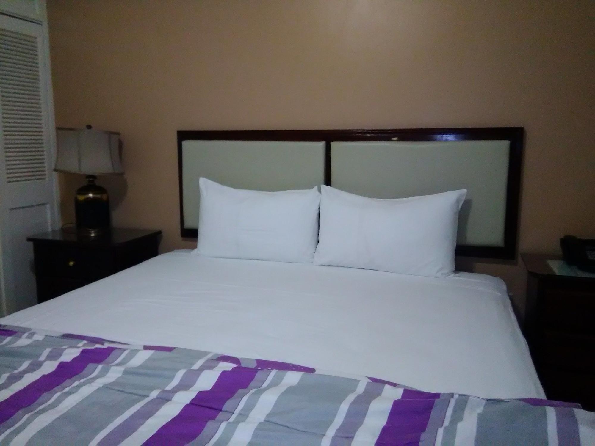 Hotel Glistening Waters 3*
